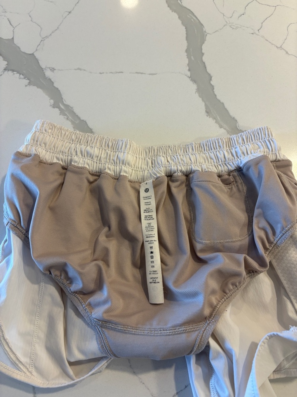 Lululemon Hotty Hot Short 4” Inseam ~ 4 ~ White with Nude Liner - Picture 7 of 10